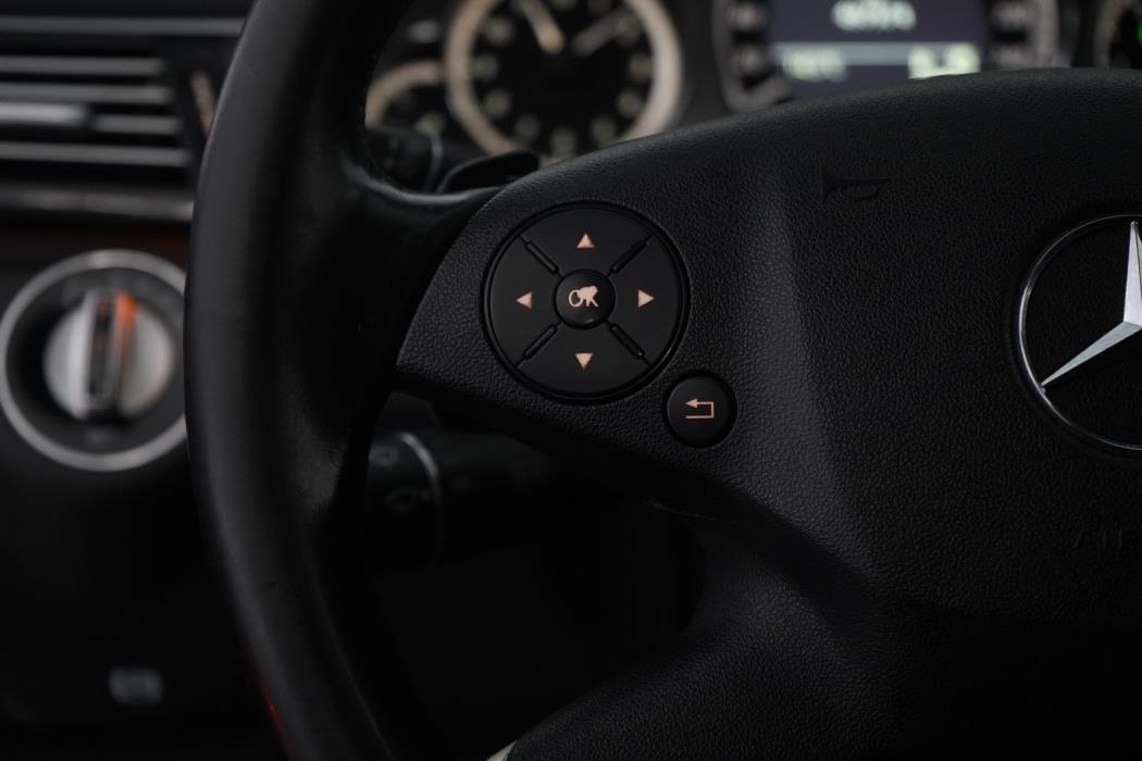 MERCEDES-BENZ E 2009