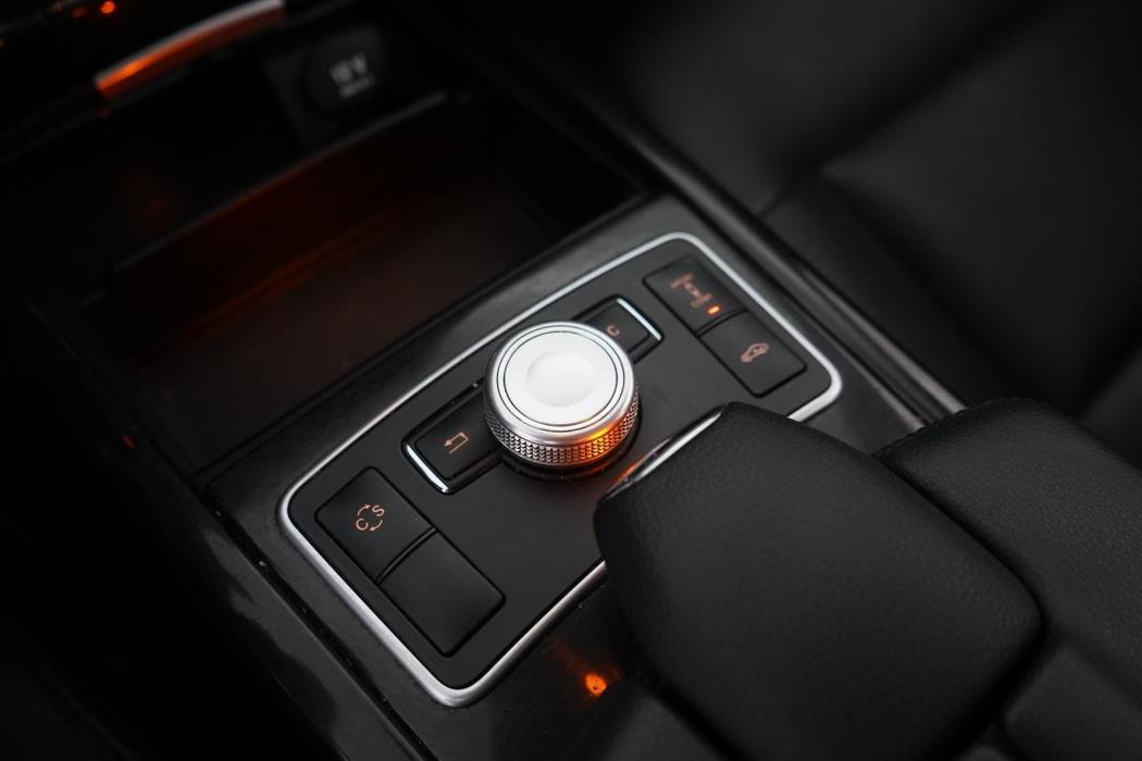 MERCEDES-BENZ E 2009