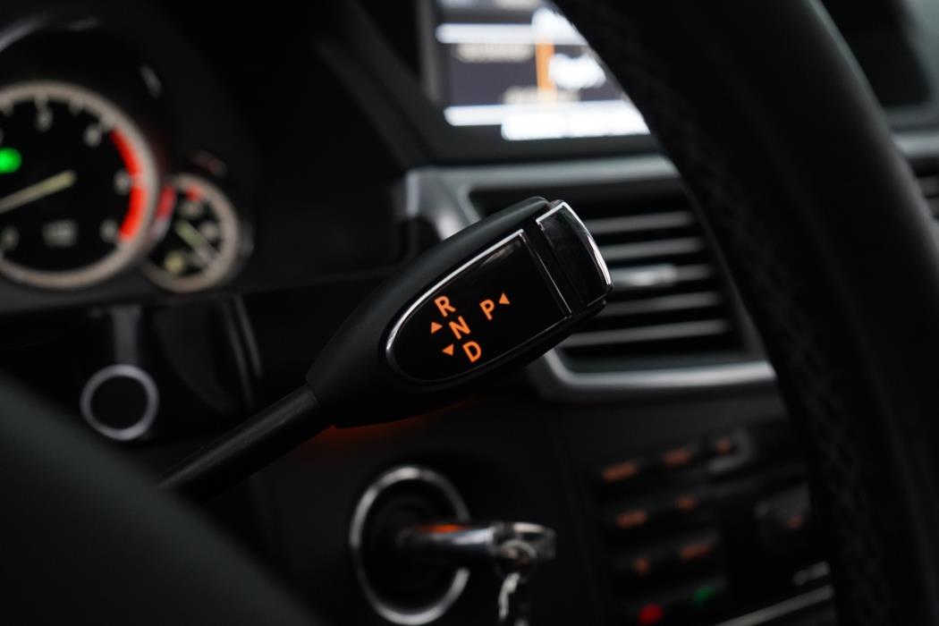 MERCEDES-BENZ E 2009