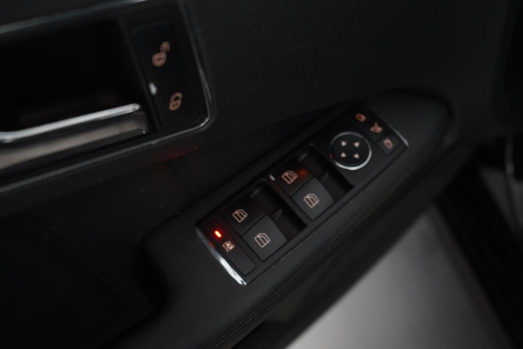 MERCEDES-BENZ E 2009