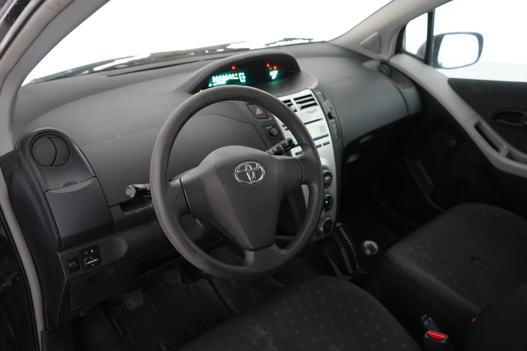 TOYOTA Yaris 2006