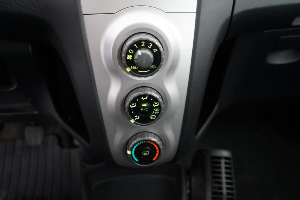 TOYOTA Yaris 2006
