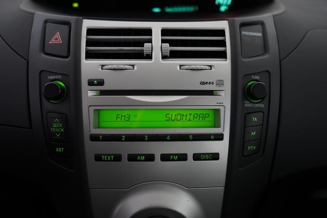 TOYOTA Yaris 2006