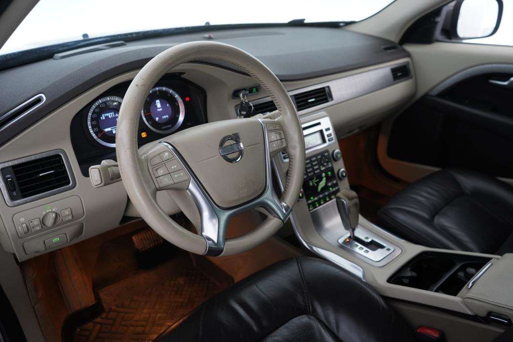 VOLVO XC70 2011