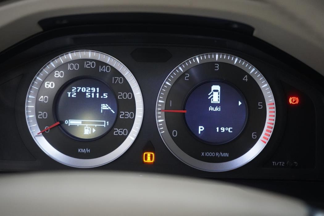 VOLVO XC70 2011