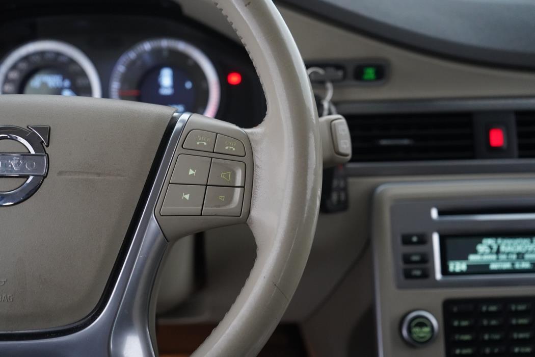 VOLVO XC70 2011