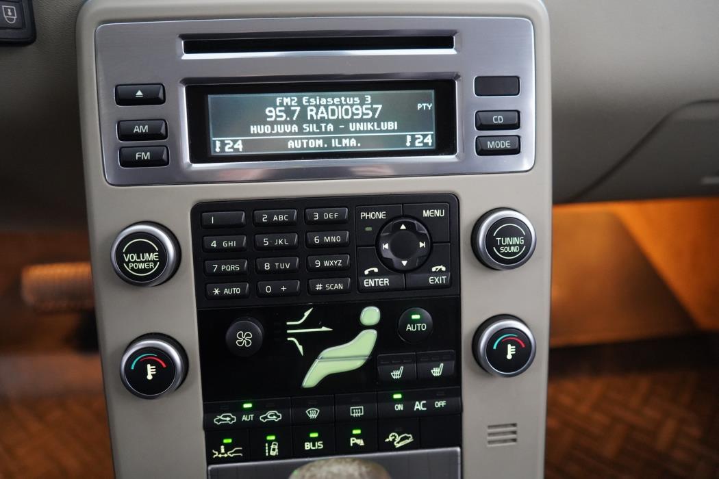 VOLVO XC70 2011