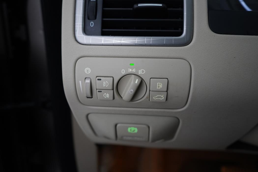 VOLVO XC70 2011