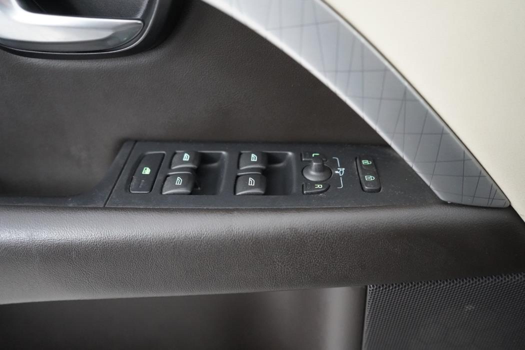 VOLVO XC70 2011