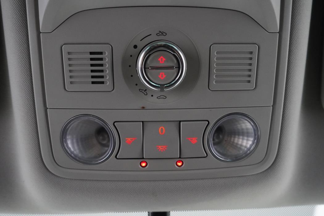 VOLKSWAGEN Sharan 2012
