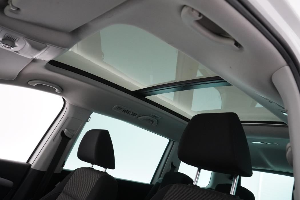 VOLKSWAGEN Sharan 2012