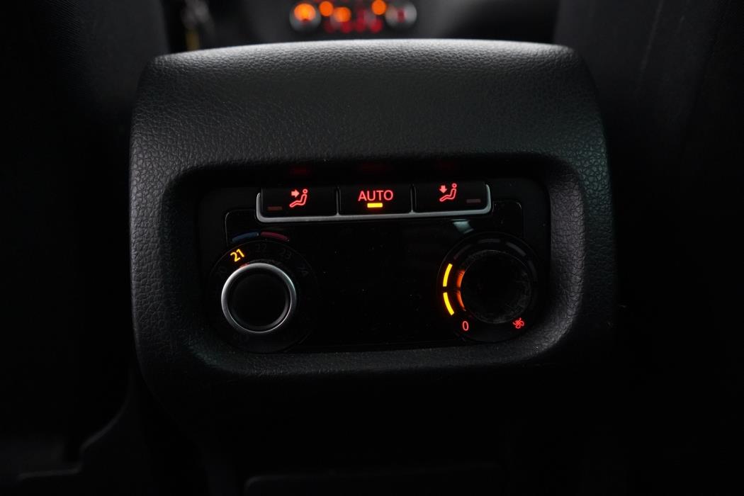 VOLKSWAGEN Sharan 2012