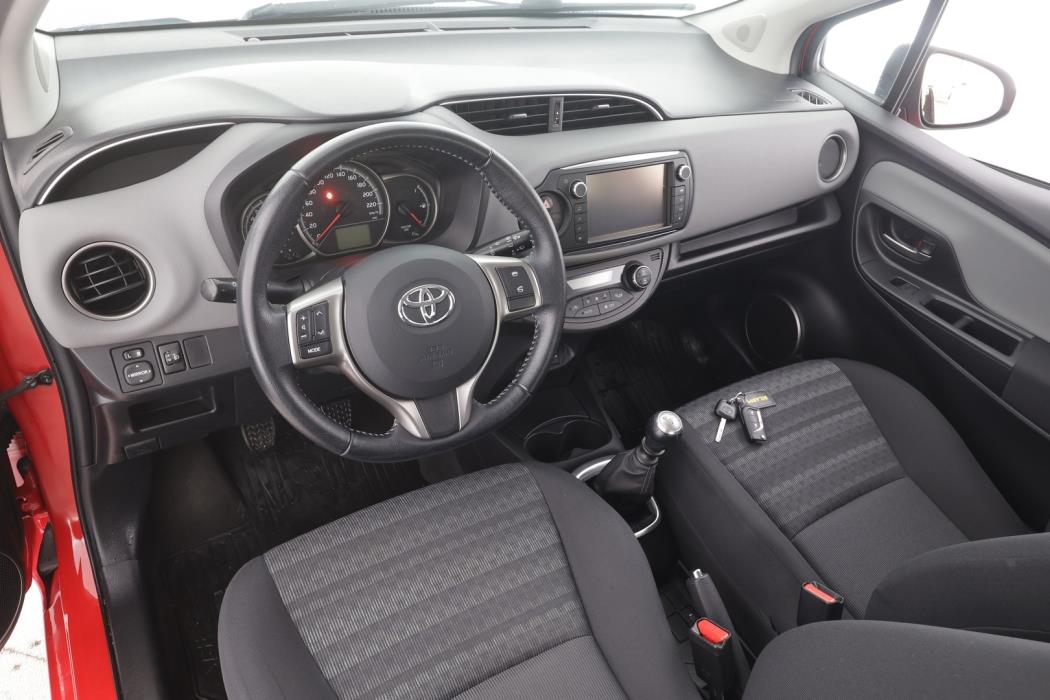 TOYOTA Yaris 2016
