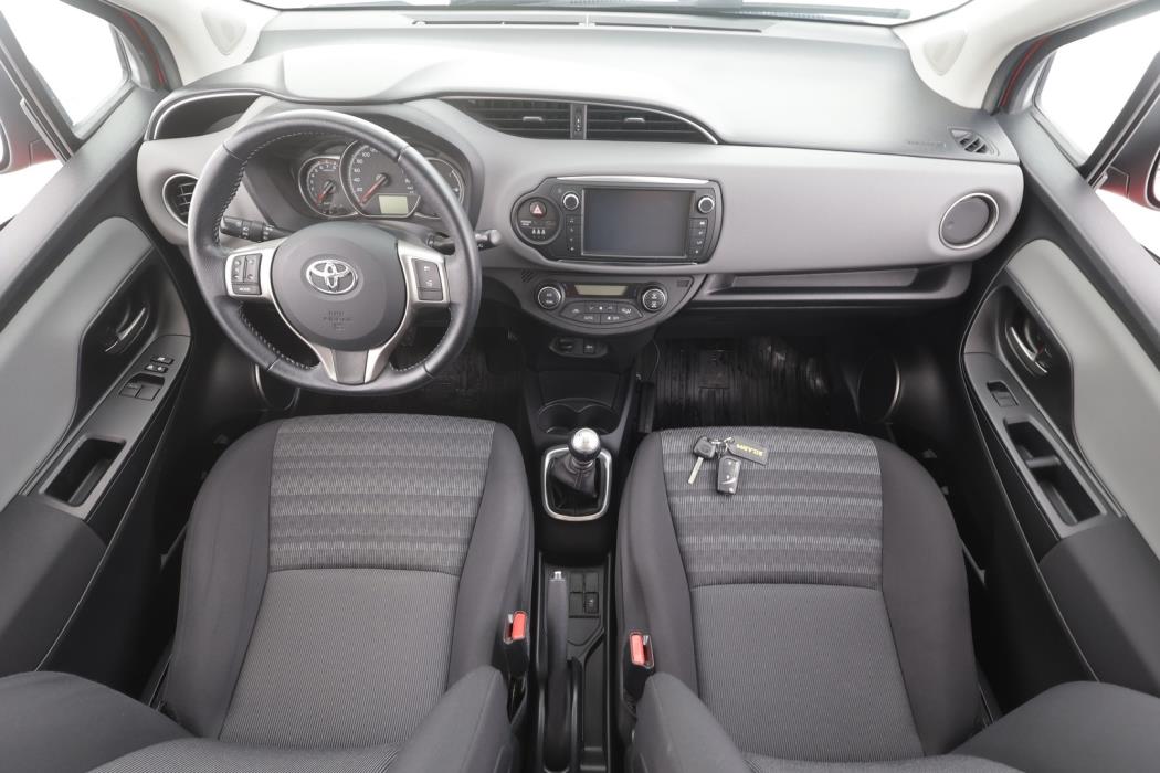 TOYOTA Yaris 2016