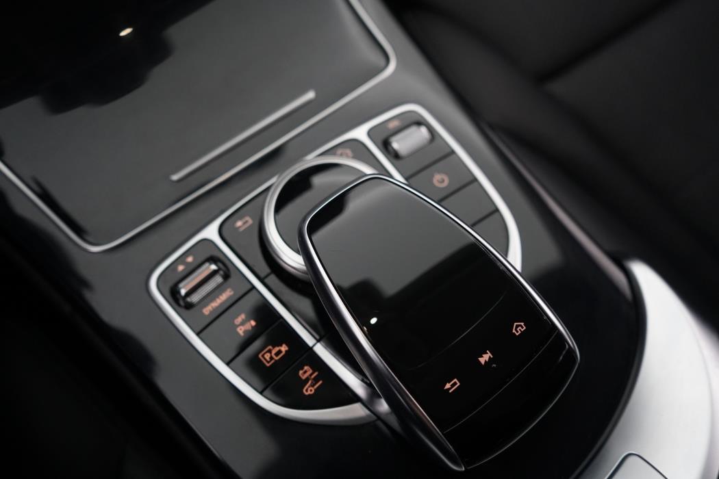 MERCEDES-BENZ C 2020