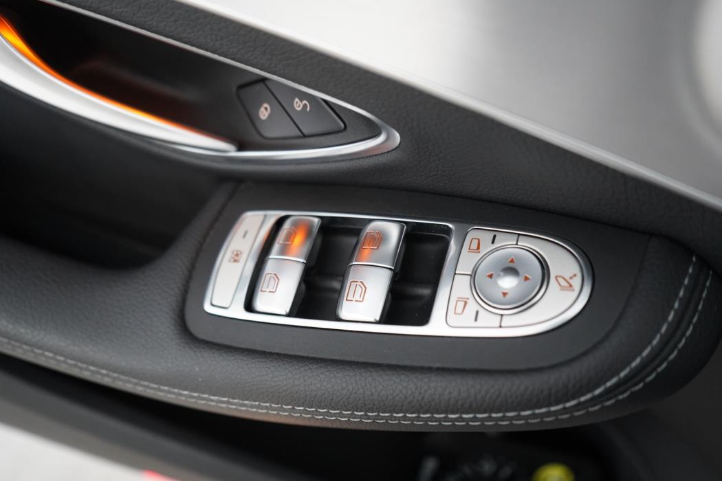 MERCEDES-BENZ C 2020