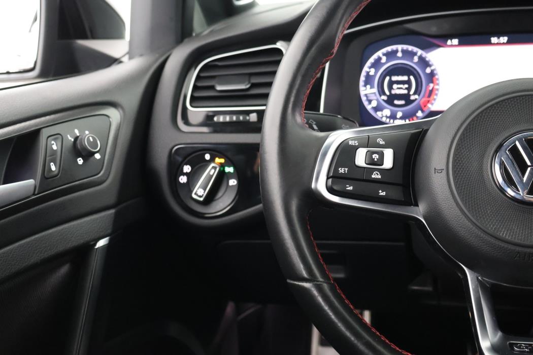 VOLKSWAGEN Golf 2017