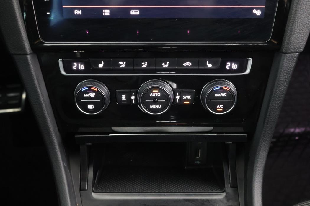VOLKSWAGEN Golf 2017