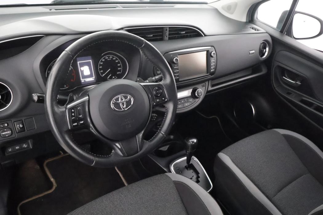 TOYOTA Yaris 2019