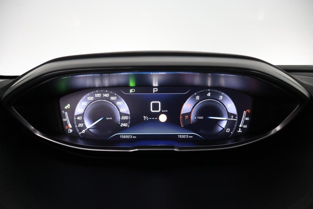 PEUGEOT 5008 2018