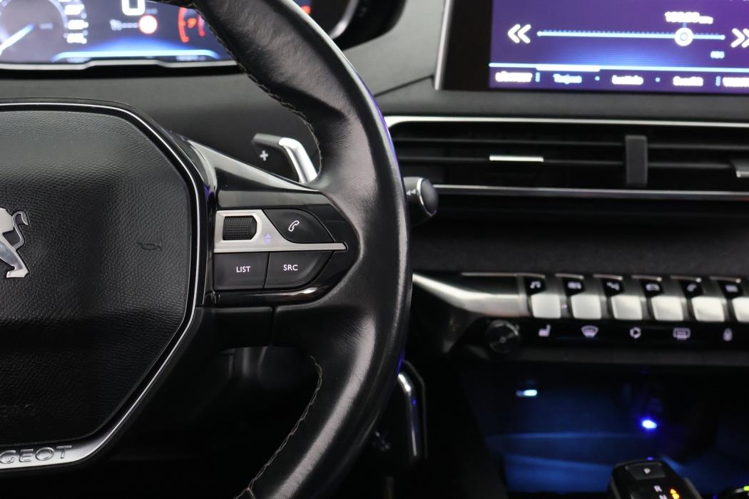 PEUGEOT 5008 2018