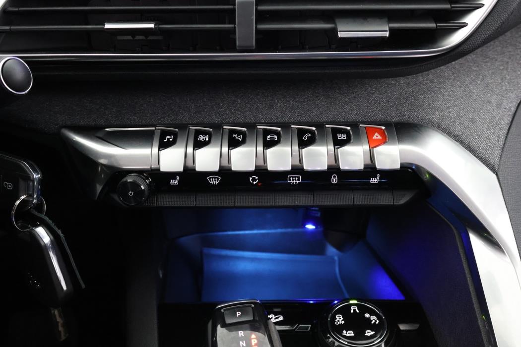 PEUGEOT 5008 2018