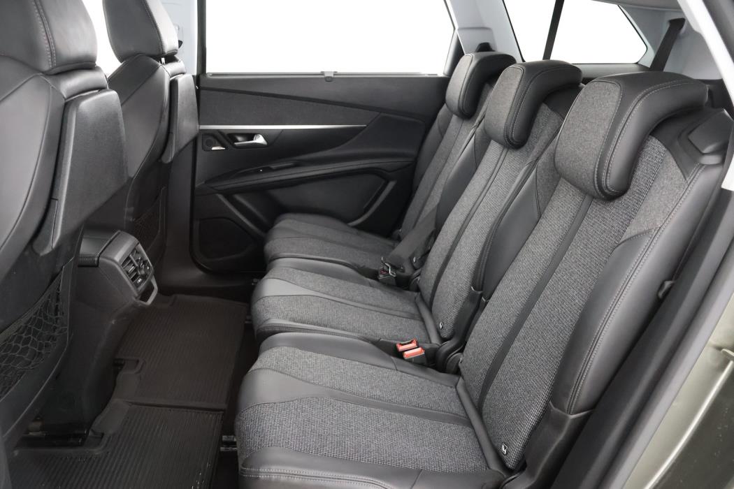 PEUGEOT 5008 2018