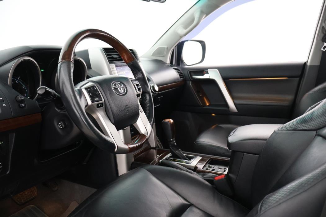 TOYOTA Land Cruiser 2011