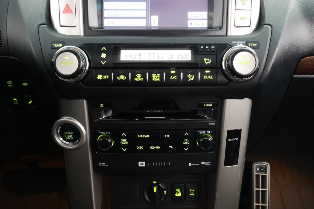 TOYOTA Land Cruiser 2011