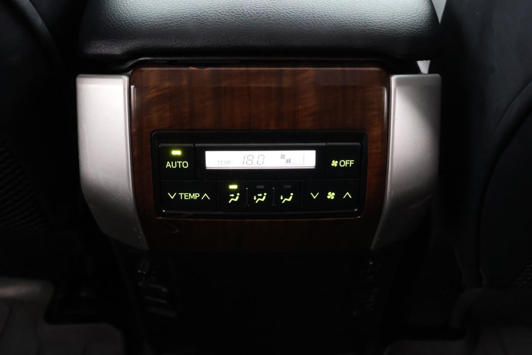 TOYOTA Land Cruiser 2011