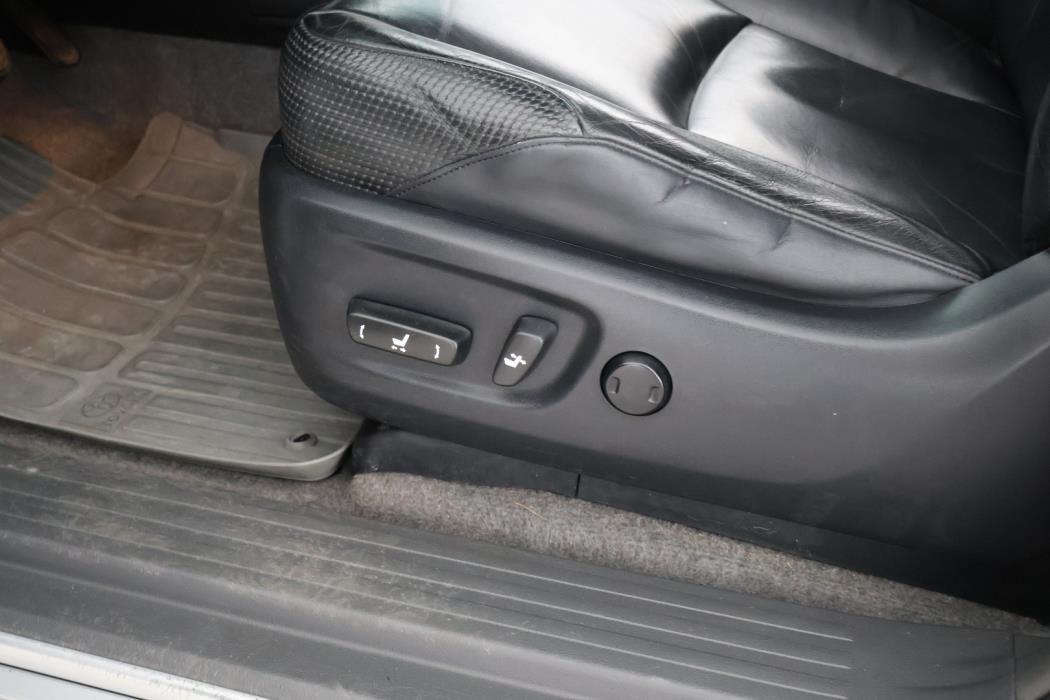 TOYOTA Land Cruiser 2011