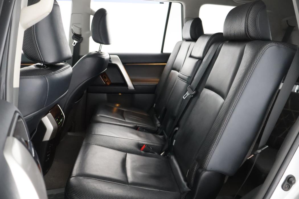 TOYOTA Land Cruiser 2011