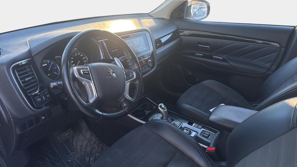 MITSUBISHI Outlander 2019