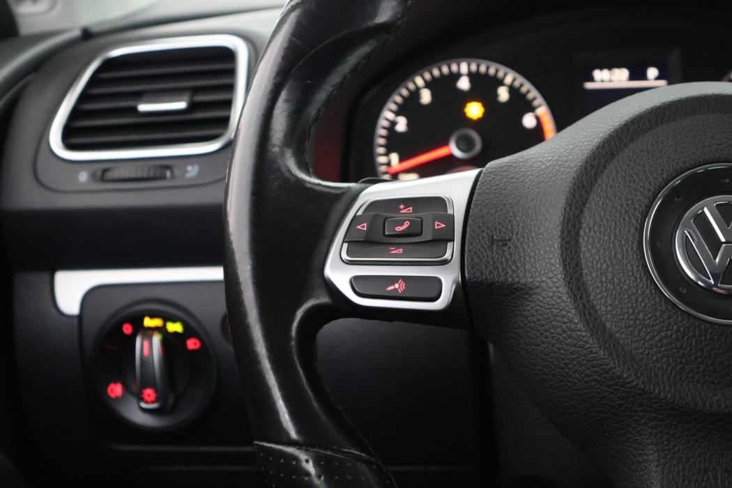 VOLKSWAGEN Scirocco 2011