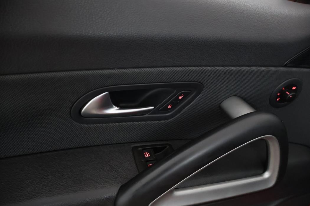 VOLKSWAGEN Scirocco 2011