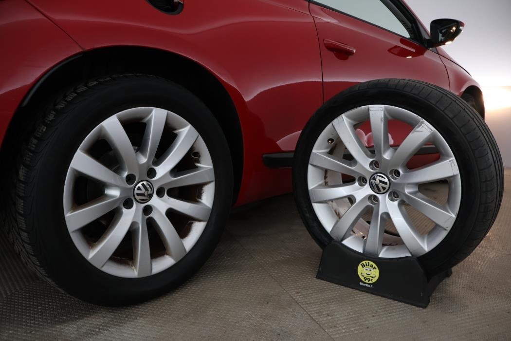 VOLKSWAGEN Scirocco 2011