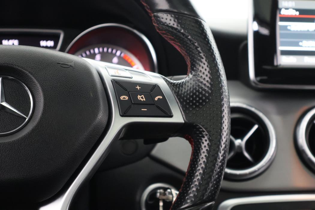 MERCEDES-BENZ CLA 2014