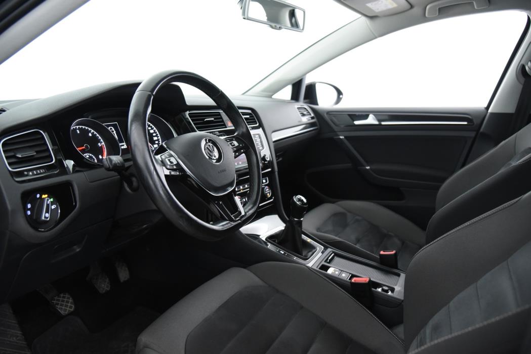 VOLKSWAGEN Golf 2015