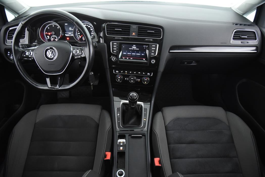 VOLKSWAGEN Golf 2015