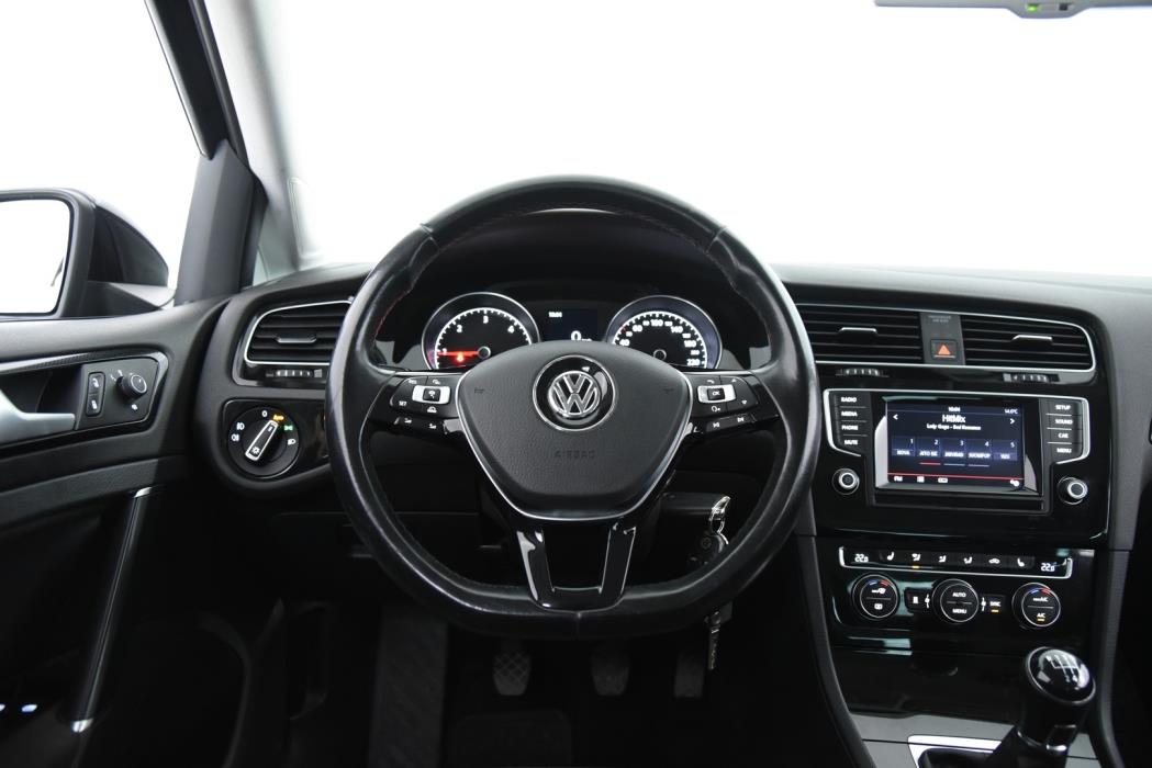 VOLKSWAGEN Golf 2015