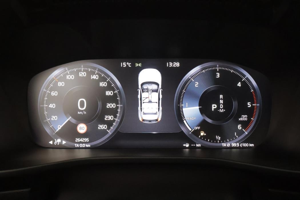 VOLVO XC40 2019