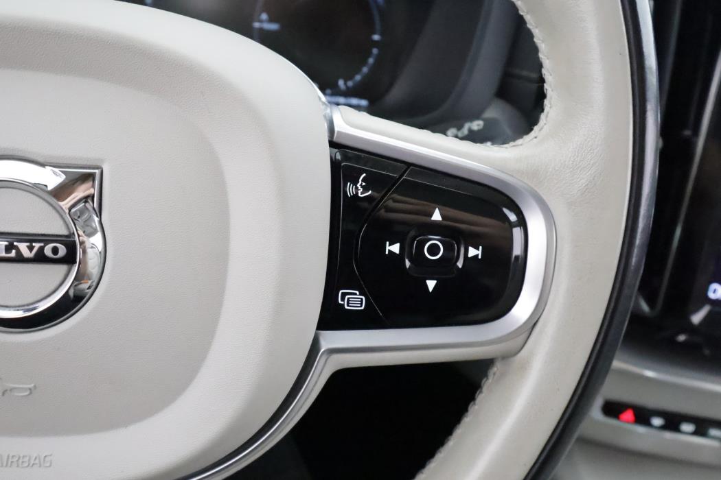 VOLVO XC60 2021
