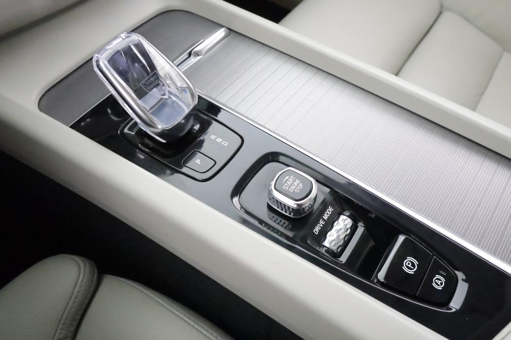 VOLVO XC60 2021