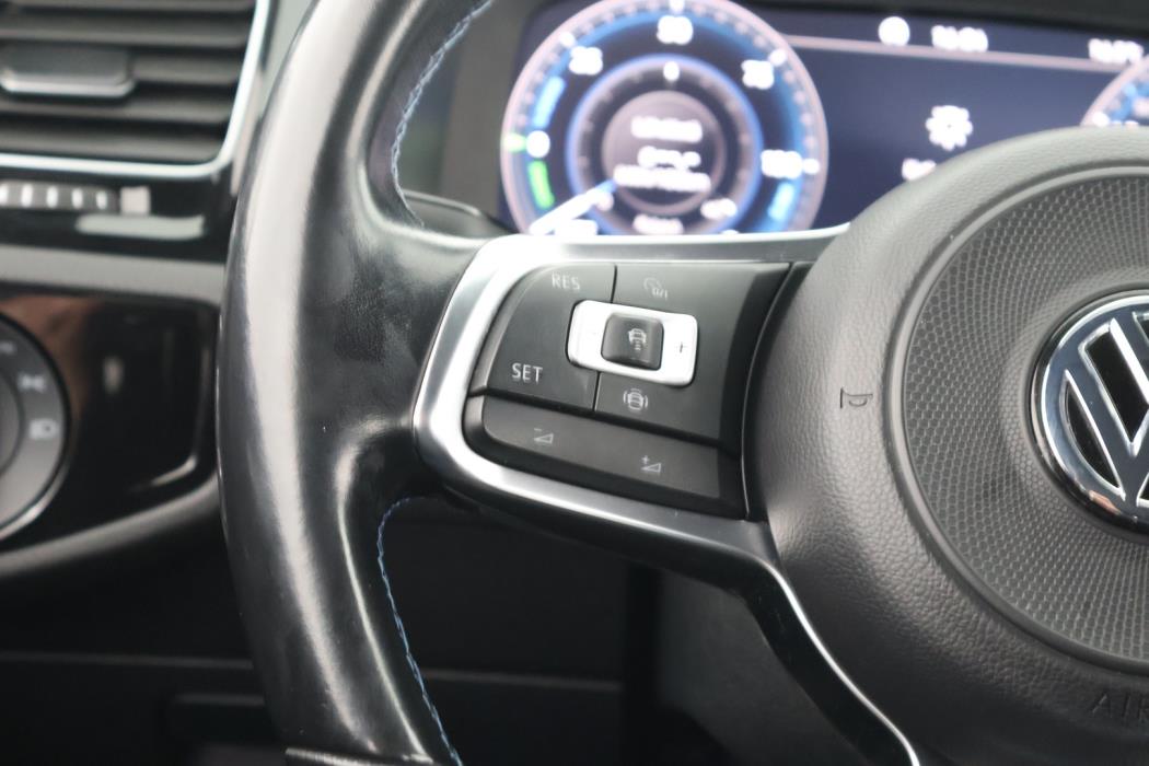VOLKSWAGEN GOLF 2020