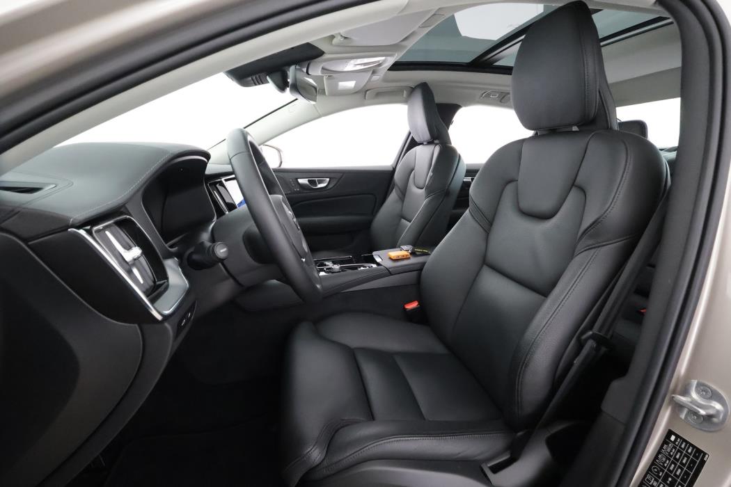 VOLVO S60 2025
