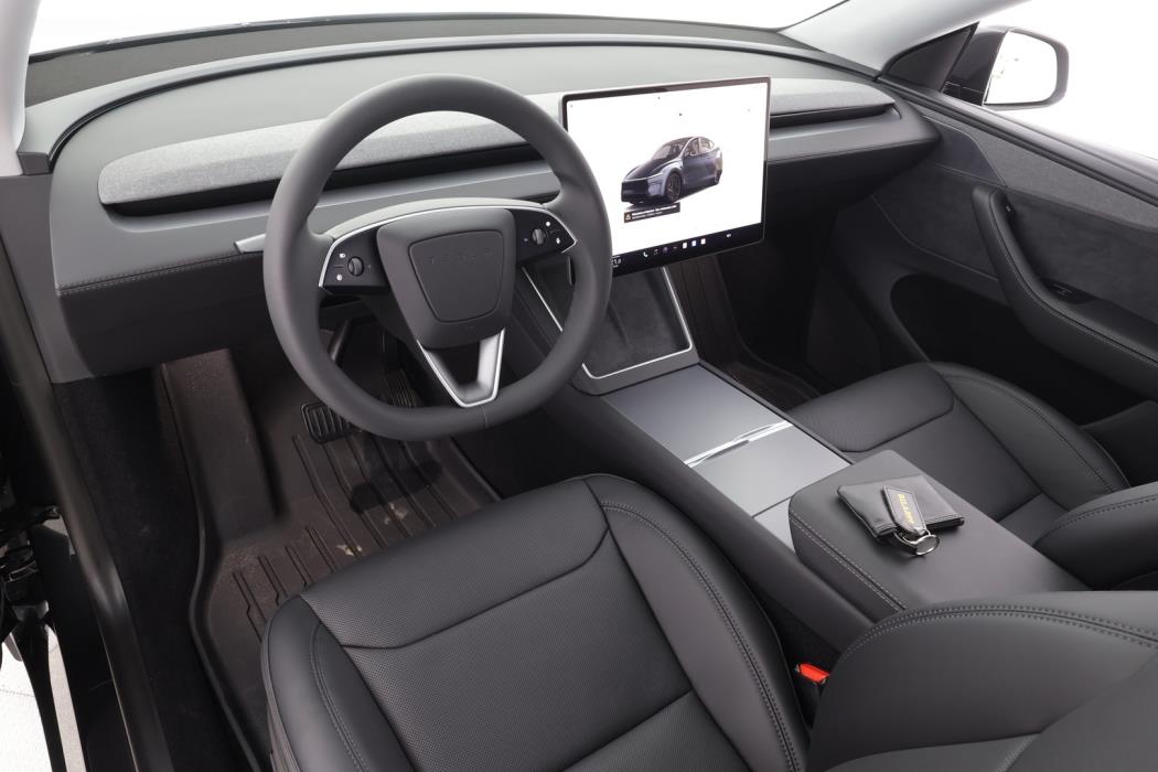 TESLA Model Y 2025