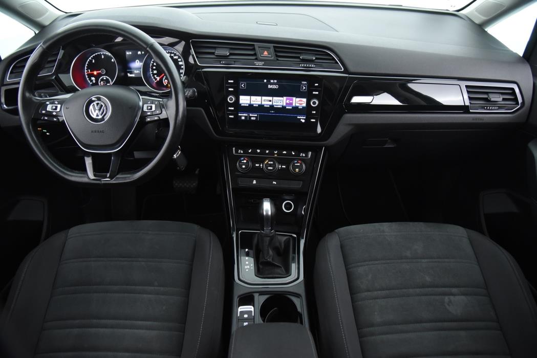 VOLKSWAGEN Touran 2019