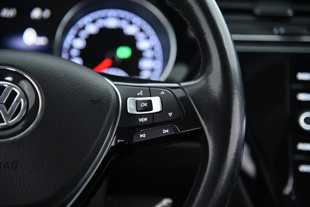 VOLKSWAGEN Touran 2019