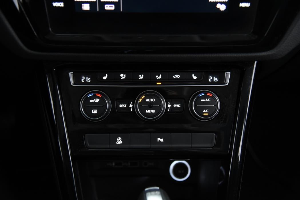 VOLKSWAGEN Touran 2019