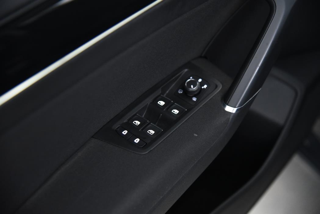 VOLKSWAGEN Touran 2019